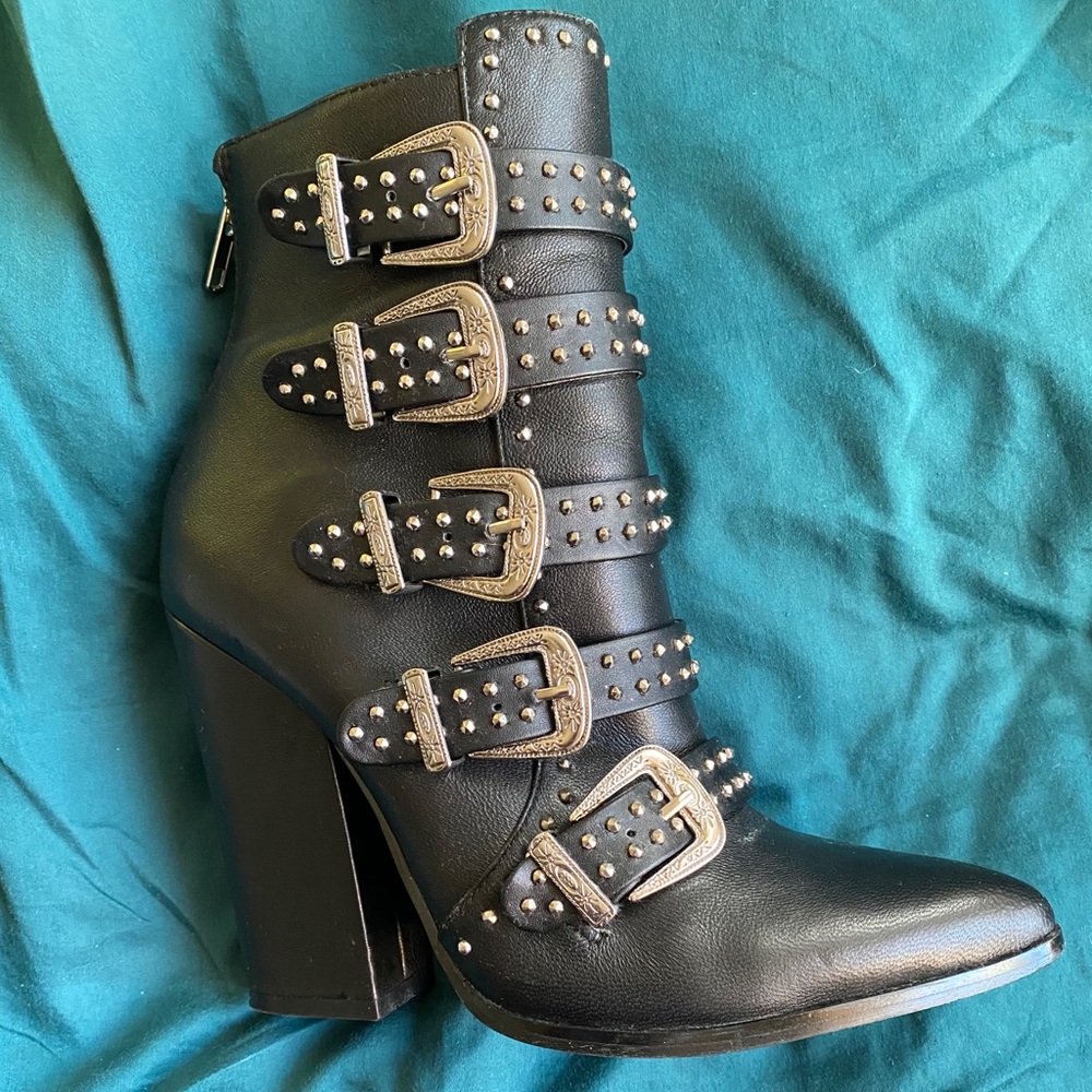 STEVE MADDEN COMET Buckle Boots